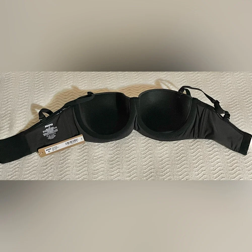 SKIMS Fits Everybody Strapless Bra - Picture 4 of 13